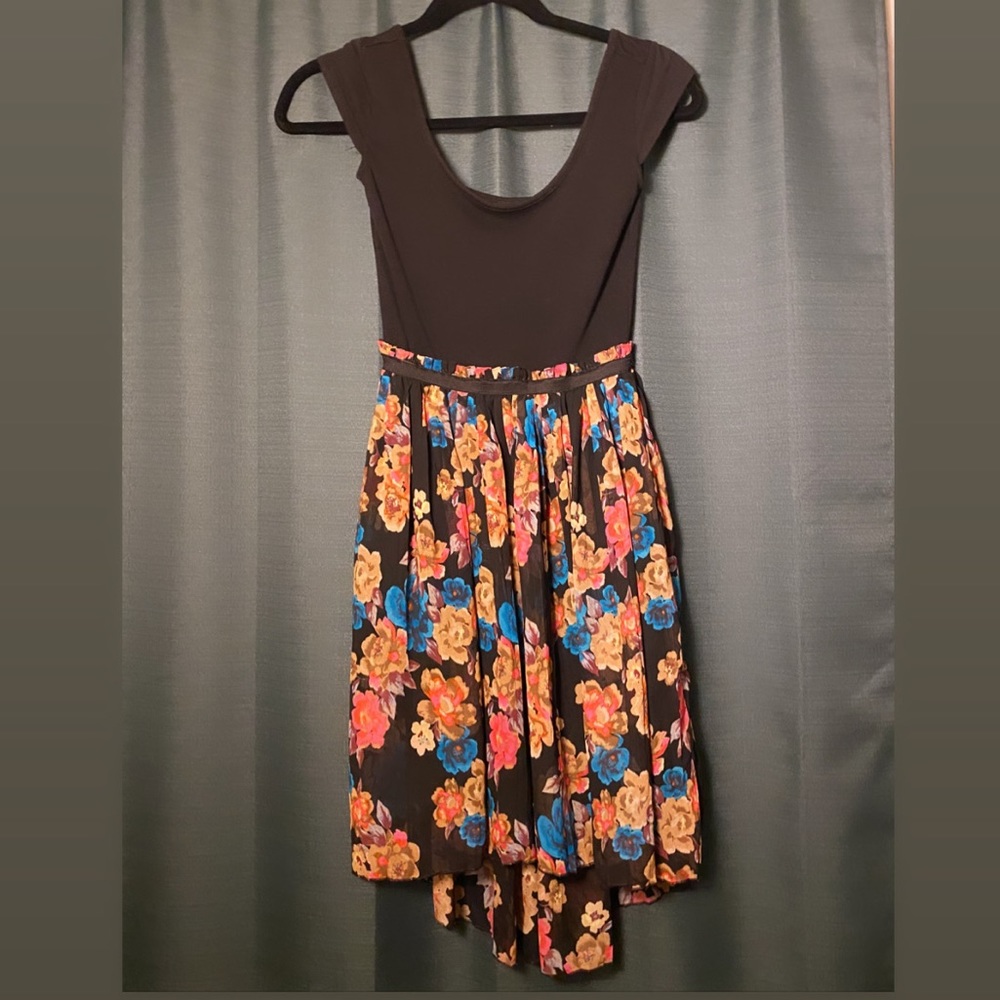 Pretty high-low floral black dress in XS